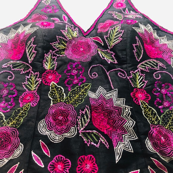 Paris Paris - 100% Silk Beaded Halter w/ Detail! - Picture 2 of 3